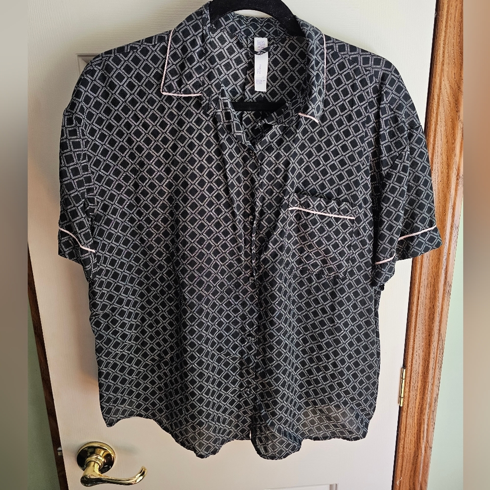 Stars Above Black Diamond Pink Trim Button Down Sleep Shirt (Size L)